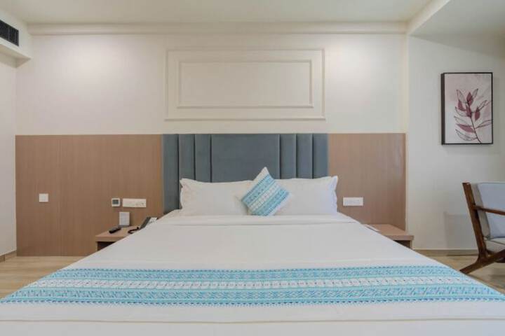 Room 12 of 28