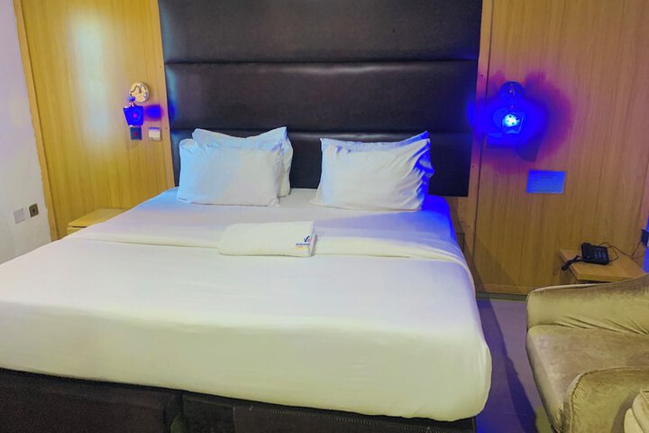 Room 6 of 26