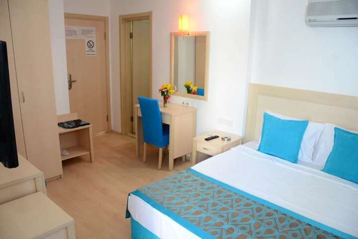 Room 3 of 37