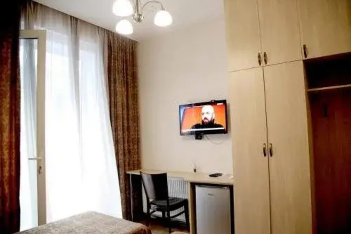 Room 4 of 27