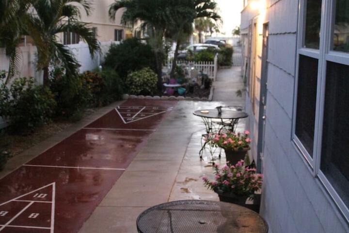 Hotel Exterior 65 of 80