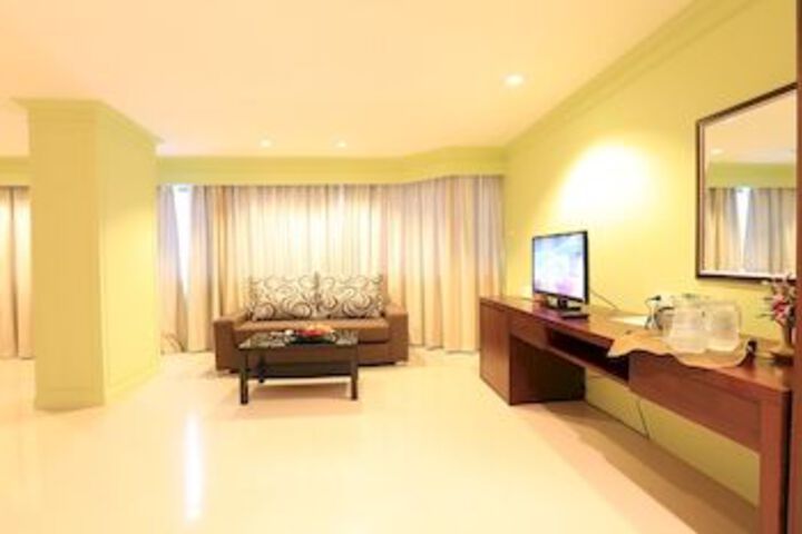 Room 71 of 103