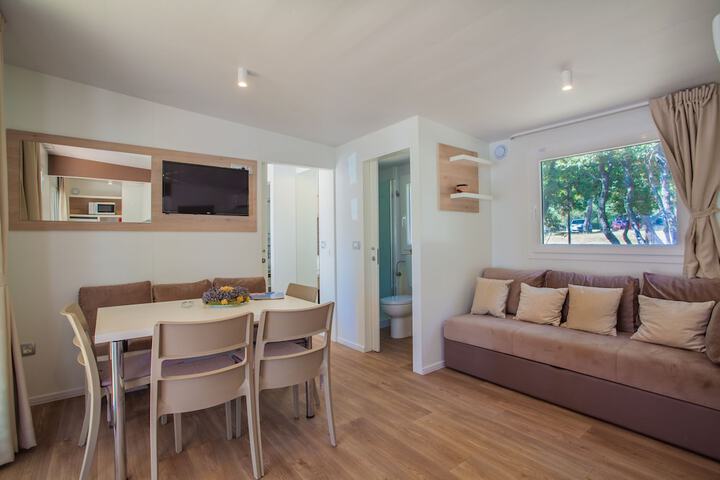 Room 12 of 25