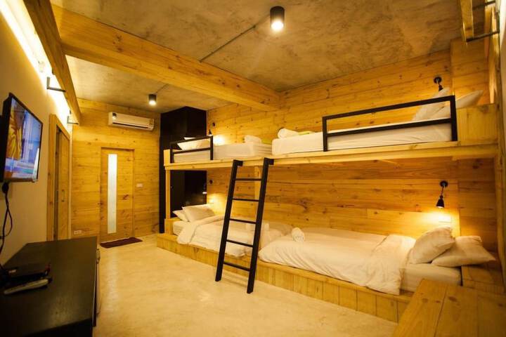 Room 21 of 82