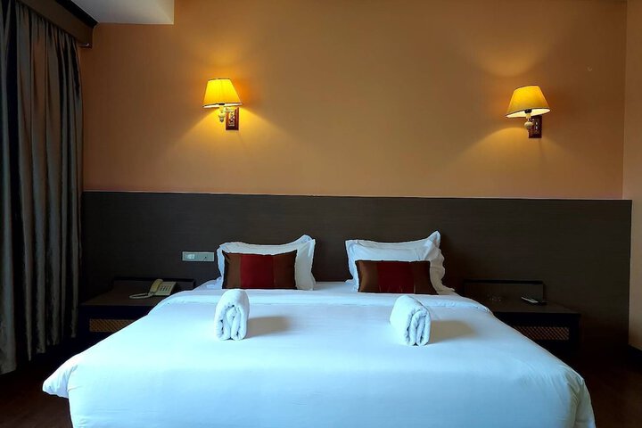 Room 9 of 32