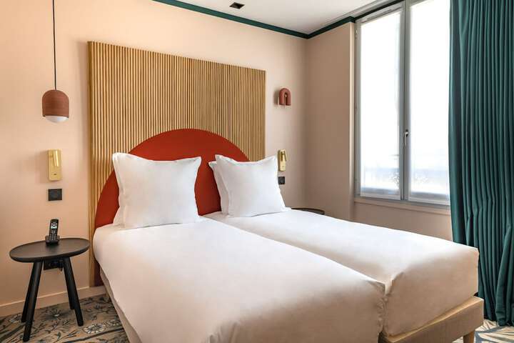 Room 16 of 32