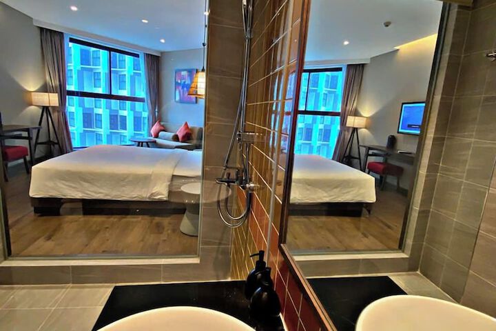 Room 37 of 63