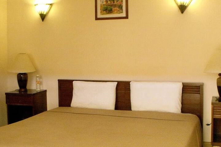 Room 10 of 30