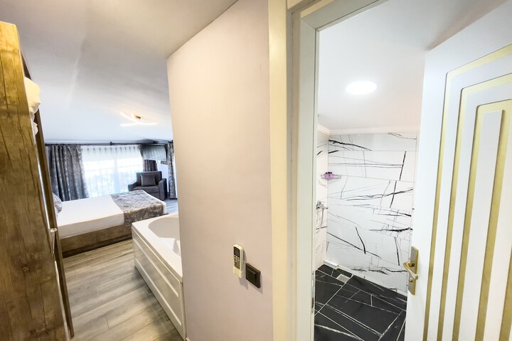 Room 13 of 41