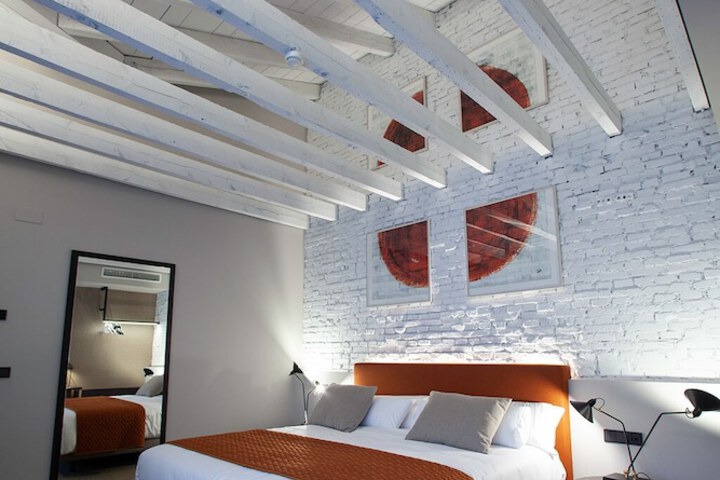 Room 50 of 85