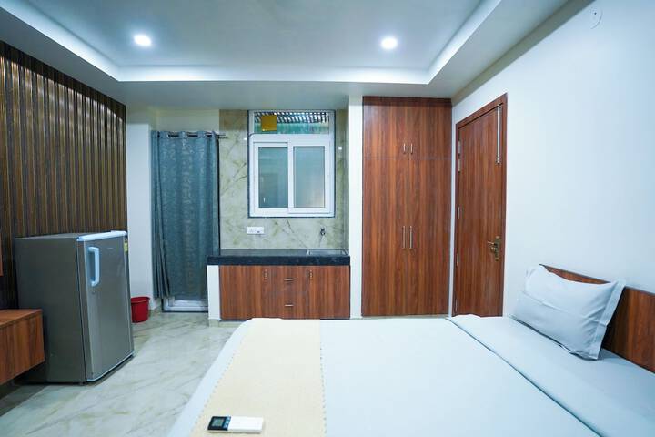 Room 12 of 77