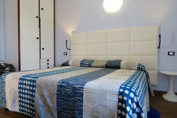 Room 7 of 54