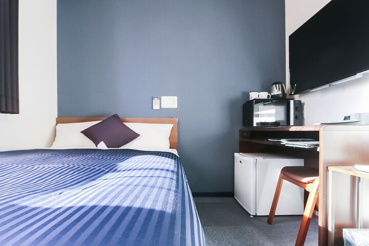 Room 6 of 18