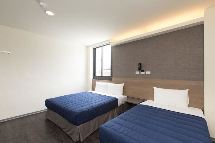 Room 8 of 40