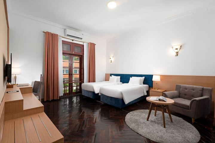 Room 27 of 81