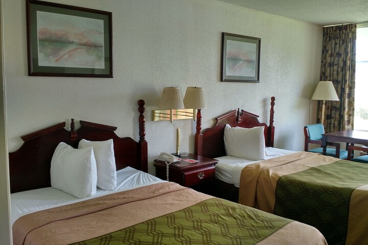 2 Double Beds (11 of 16)
