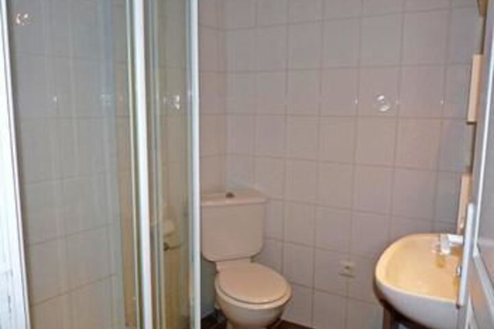 Room 2 of 34