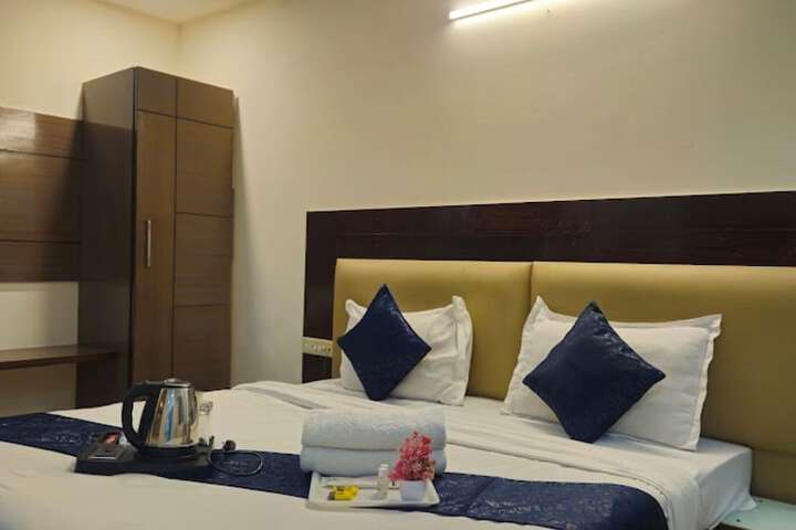 Room 10 of 24