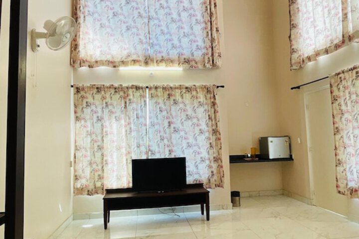 Room 10 of 26