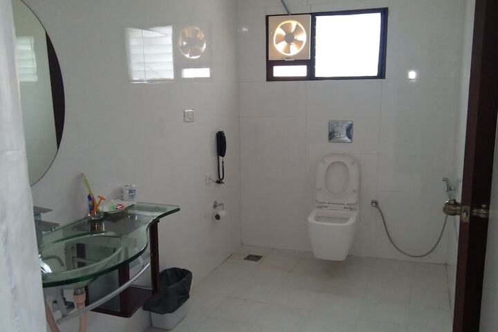 Room 13 of 20