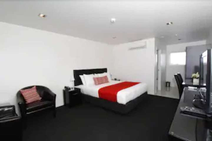 Room 15 of 34