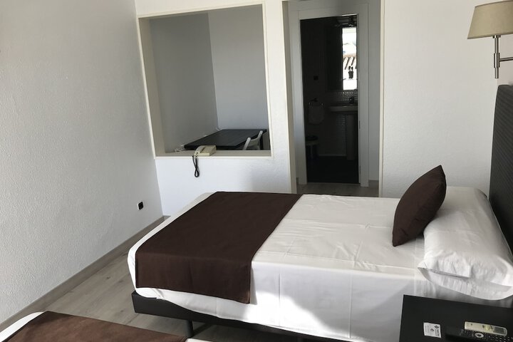 Room 14 of 34
