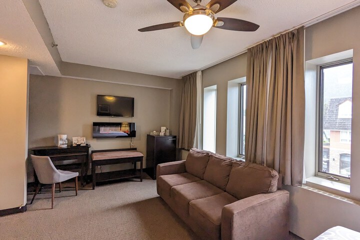 Room 16 of 40