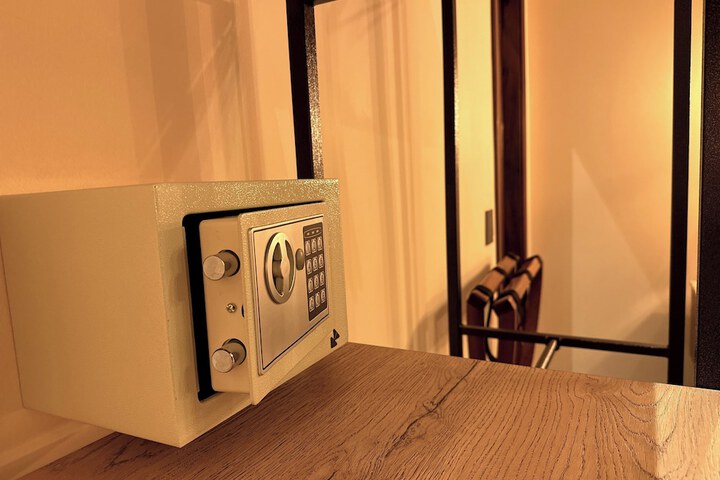 Room 6 of 49