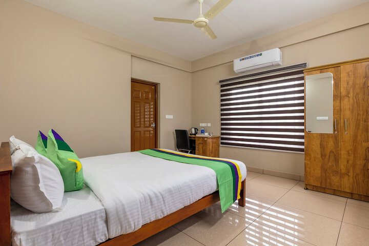 Room 6 of 34