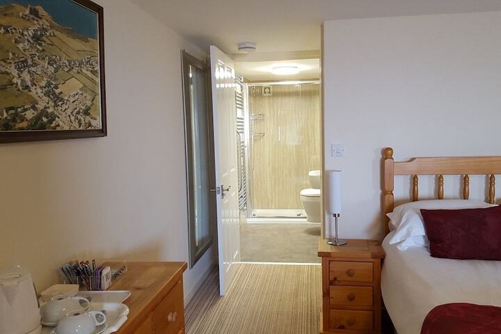 Room 8 of 36
