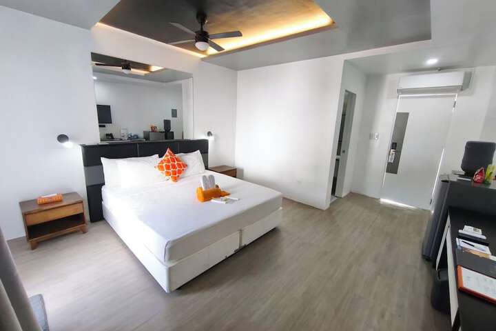 Room 143 of 403
