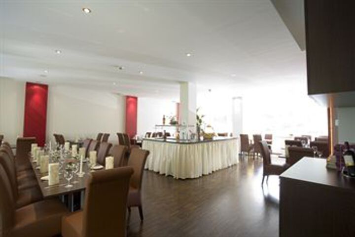Dining 19 of 20