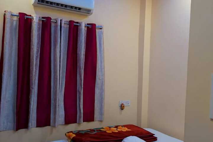Room 6 of 27