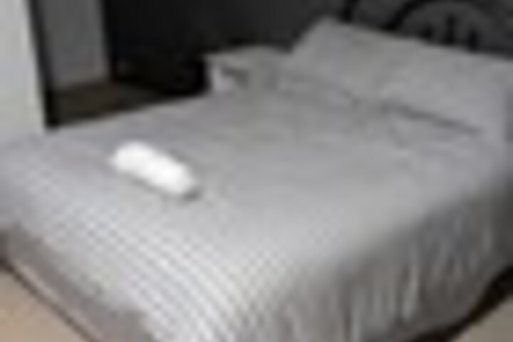 Room 32 of 84