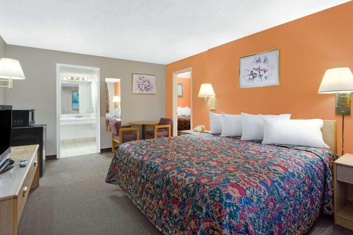 Room 9 of 27