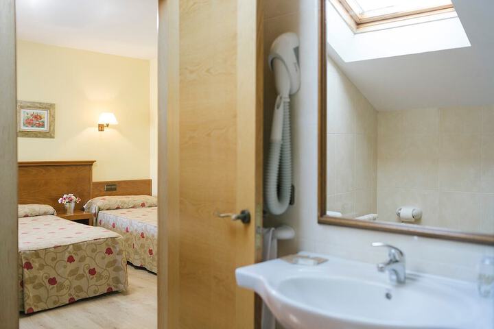 Room 4 of 175