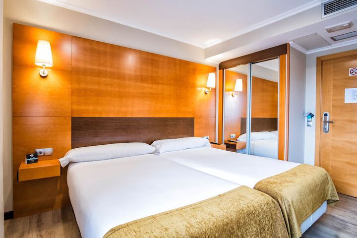 Room 16 of 52