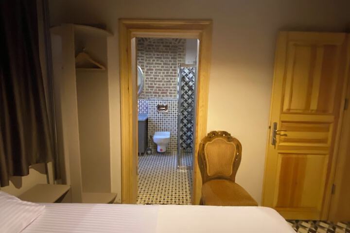 Room 22 of 48