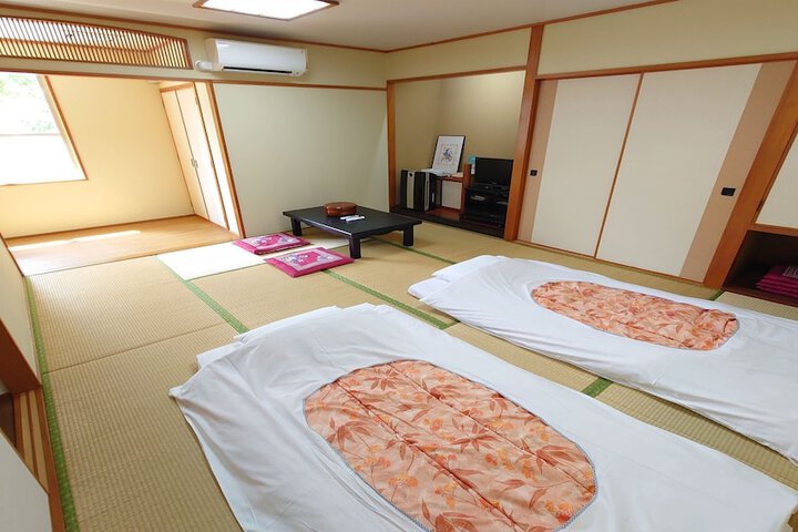 Room 13 of 106