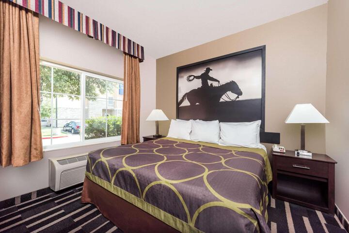 1 King Bed (5 of 6)