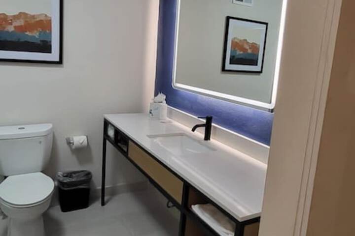 Room 12 of 27