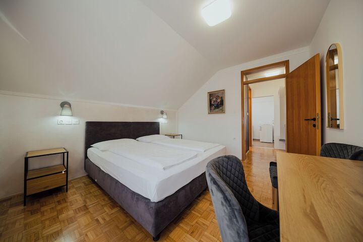 Room 28 of 51
