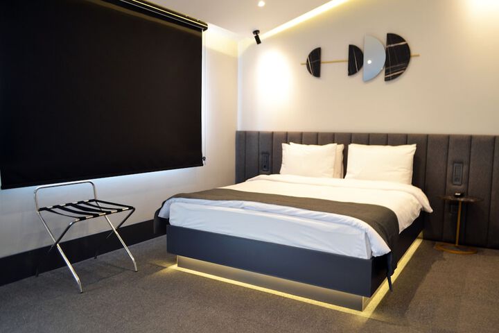 Room 15 of 48