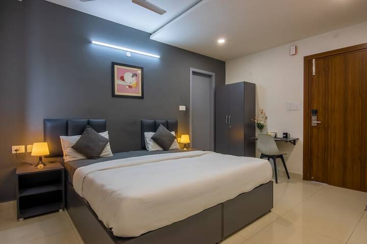 Room 4 of 9