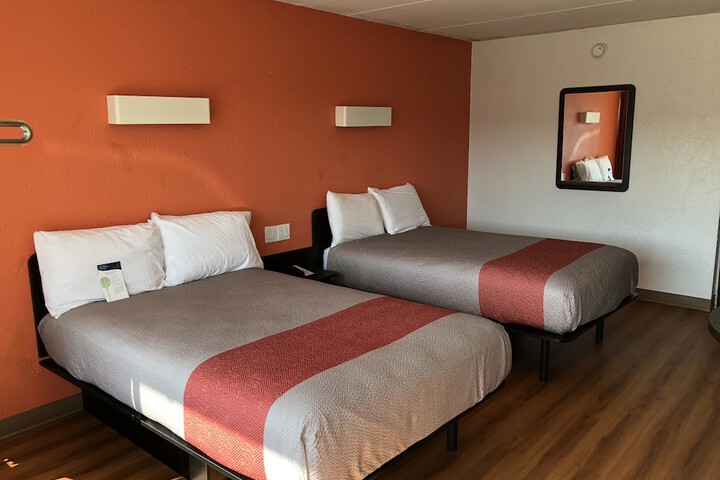 2 Double Beds (8 of 14)