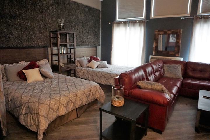 2 Queen Beds (30 of 39)