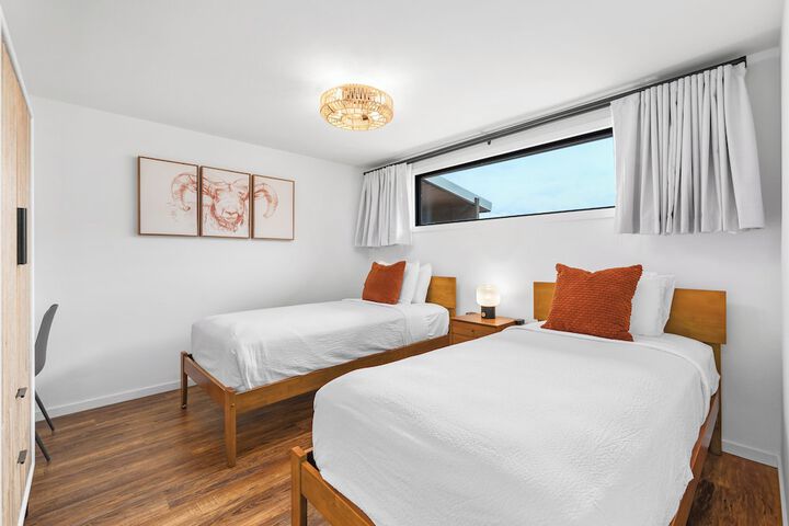 Room 16 of 204