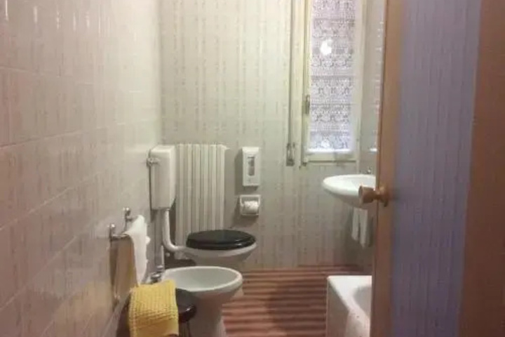 Room 8 of 21