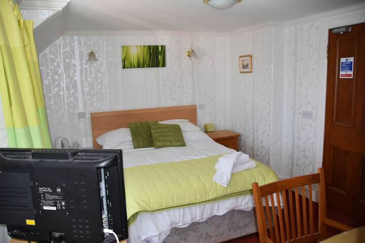 Room 5 of 20