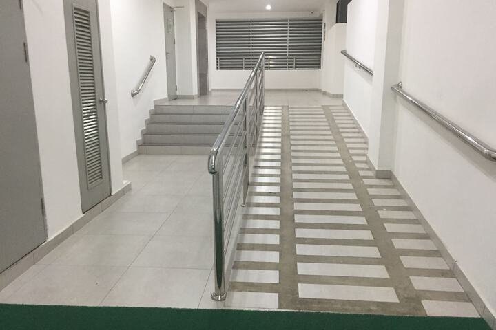 Ballroom/Hall 27 of 32